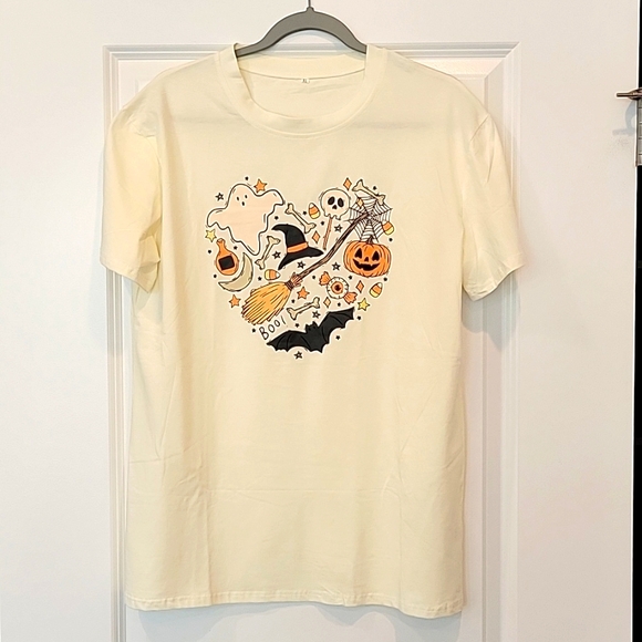 Halloween Women's Size XL Ivory Graphic  TEE Ghost Witch Bats & Pumpkins NEW - Picture 1 of 6